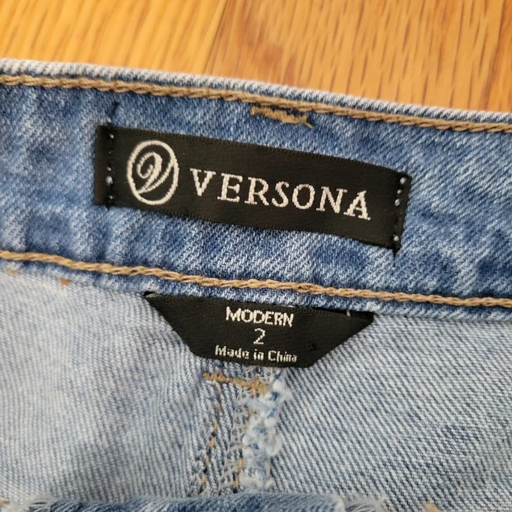 Versona Two Toned Women's Denim Shorts Modern Size 2 Light & Medium Wash Cutoffs